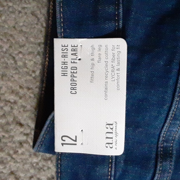 High Rise Cropped Flare NWT - Picture 5 of 7